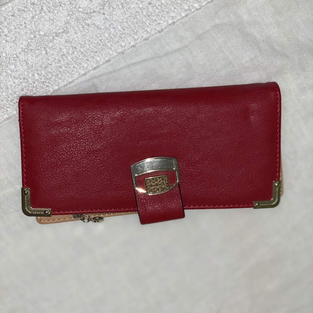 Red clutch